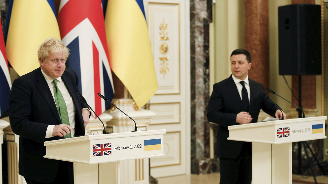 "Hasta la última gota de sangre": Boris Johnson llega a Kiev para amenazar a Rusia en plena crisis política en su país