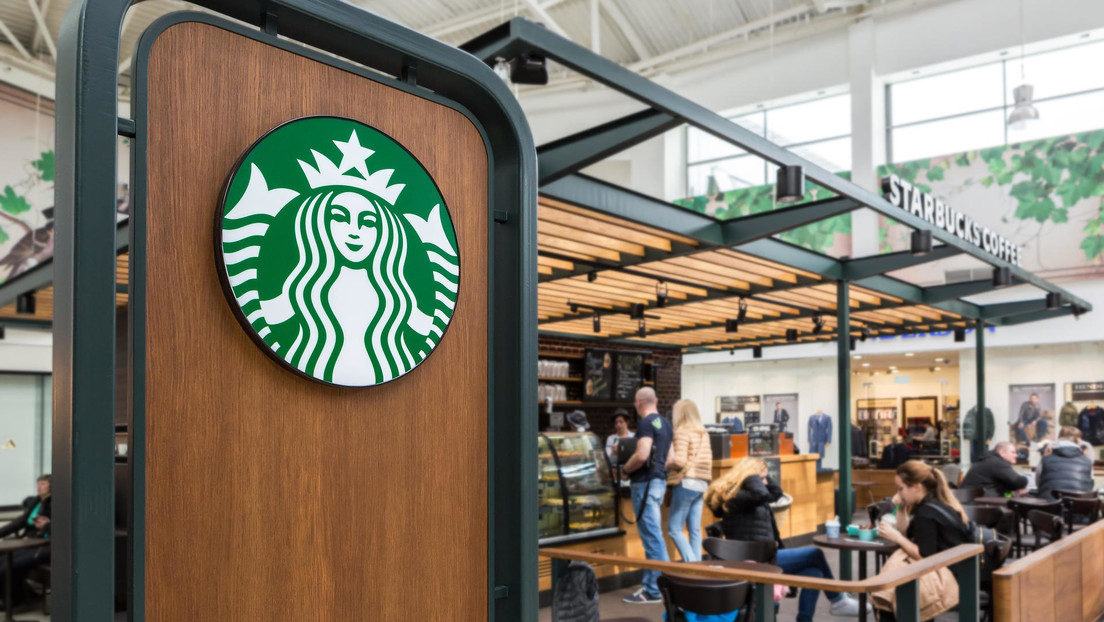 "Fuerte apego de los clientes a Starbucks": el gigante del café sube los precios, pero la gente se queda con él