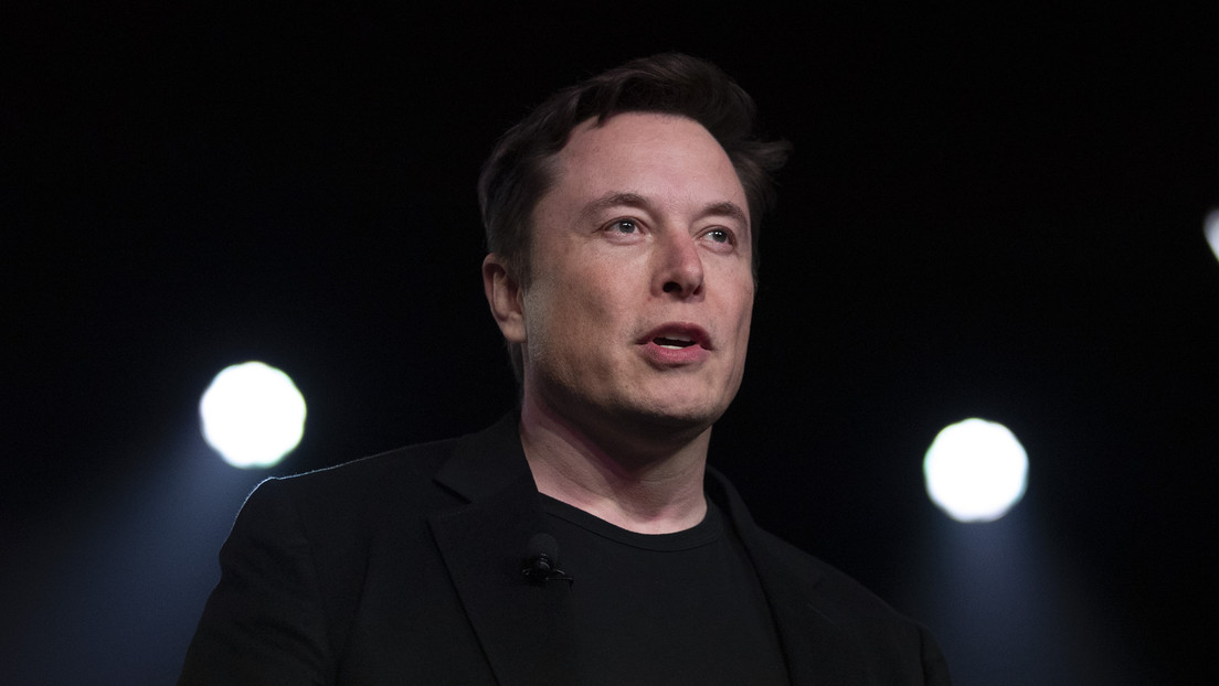El joven que rastrea vuelos de Musk y de otros famosos rechaza eliminar el 'bot' a cambio de 3 años de alquiler de un Tesla