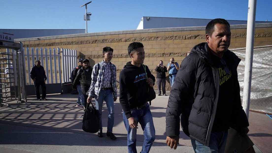 México: Desalojan a cientos de migrantes de un campamento en Tijuana (IMÁGENES)