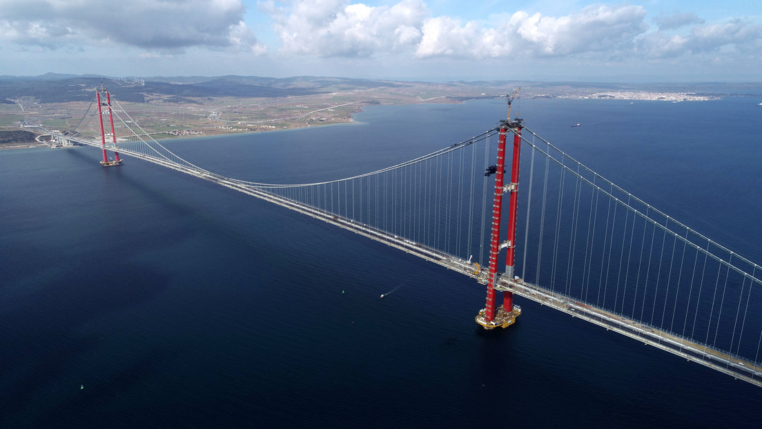 Turquía finaliza un nuevo puente que une Europa con Asia y bate el récord del vano más largo del mundo