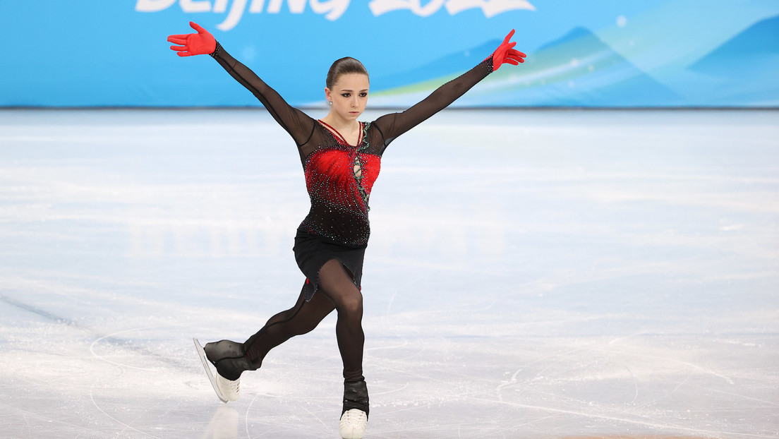 Quién es Kamila Valíeva, la estrella del patinaje artístico que a sus 15 años no deja batir récords mundiales