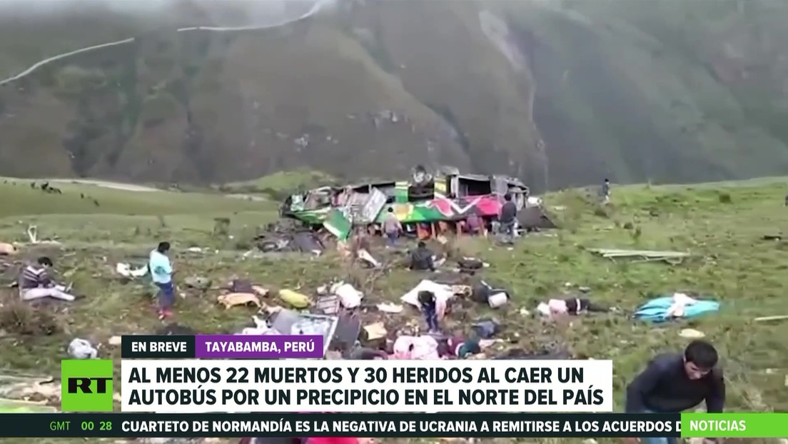 Al menos 22 muertos y 30 heridos al caer un autobús por un precipicio en el norte de Perú