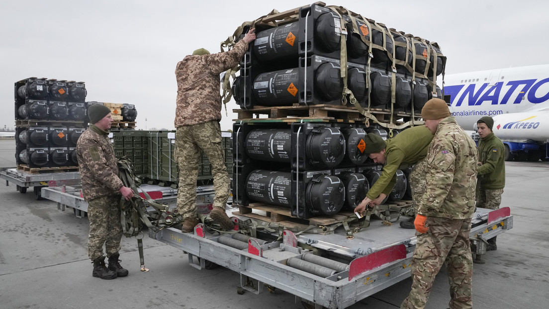 Estados Unidos entrega más de 200 toneladas de armamento a Ucrania (VIDEO)