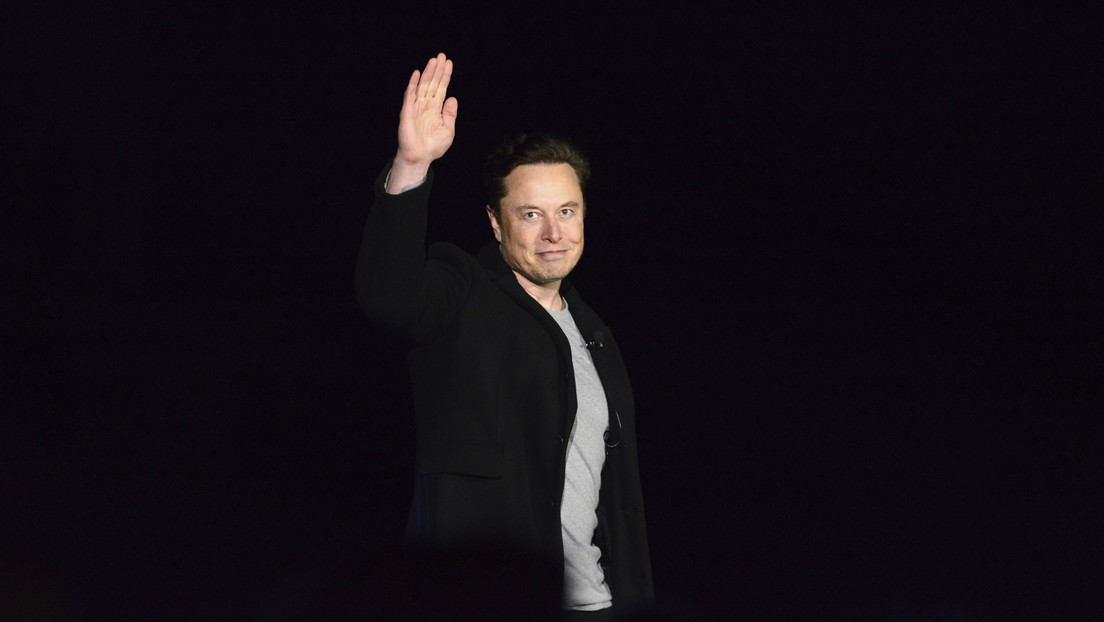 Elon Musk donó millones de acciones de Tesla a una organización benéfica tras ofrecerse a combatir el hambre mundial