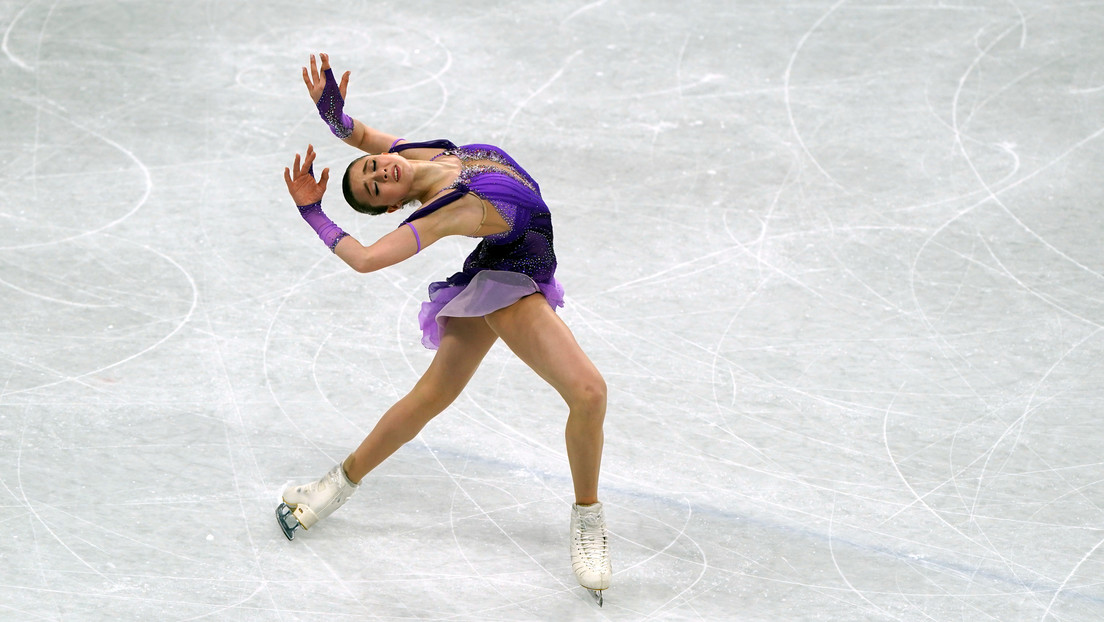 Valíeva y Scherbakova ocupan el primer y segundo lugar por el programa corto de patinaje individual en los JJ.OO.