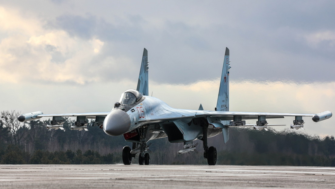 VIDEO: Un caza ruso Sukhoi Su-35 intercepta a una aeronave intrusa simulada cerca de la frontera bielorrusa-ucraniana