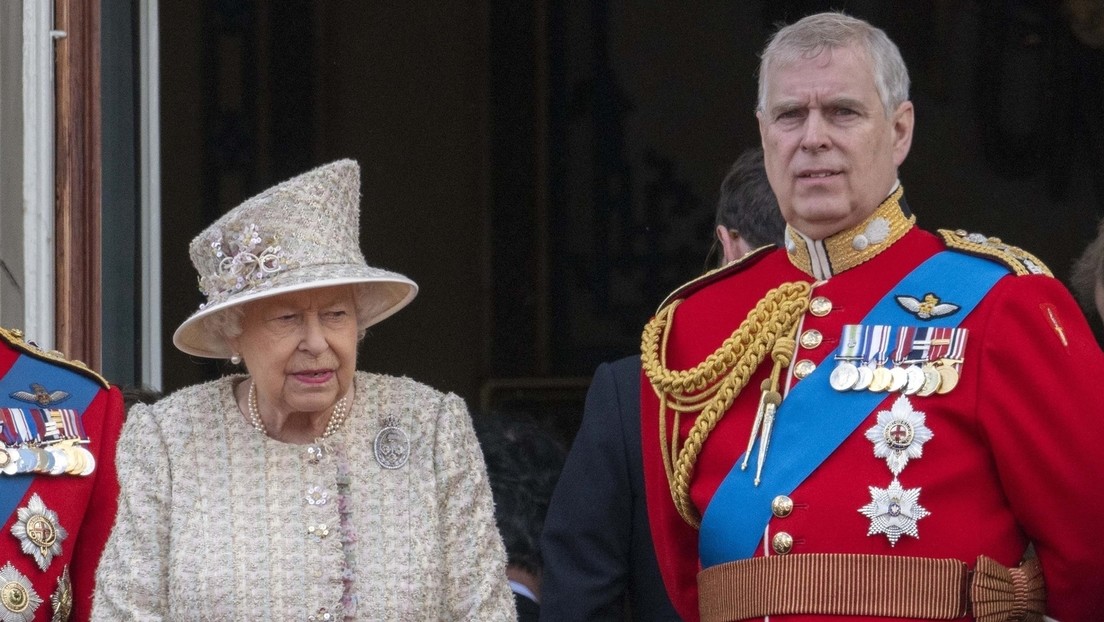 La reina Isabel II ayudará al príncipe Andrés a pagar el acuerdo sobre la demanda de abuso sexual en su contra, según un medio británico