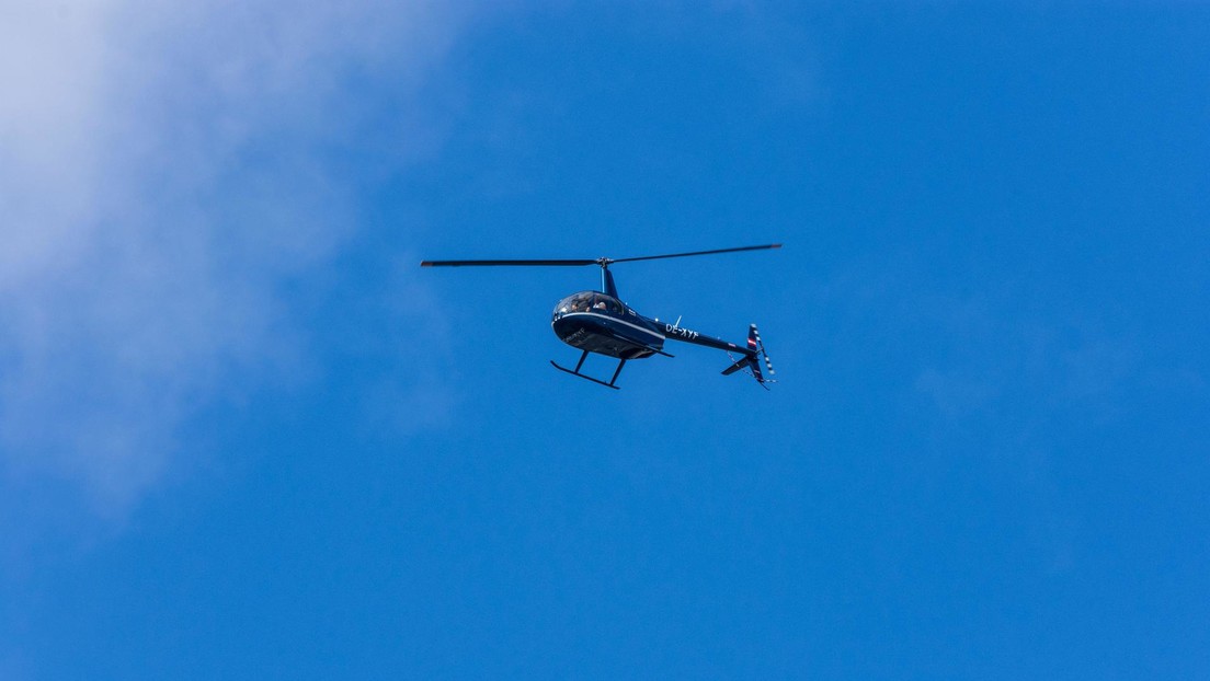 Un helicóptero se estrella en el agua cerca de una playa con bañistas en Miami Beach (VIDEO)