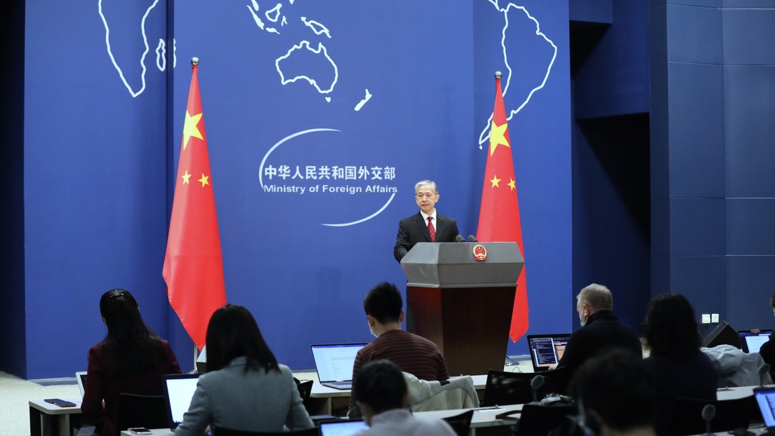 China rechaza que pueda quedar "manchada por asociación" con Rusia