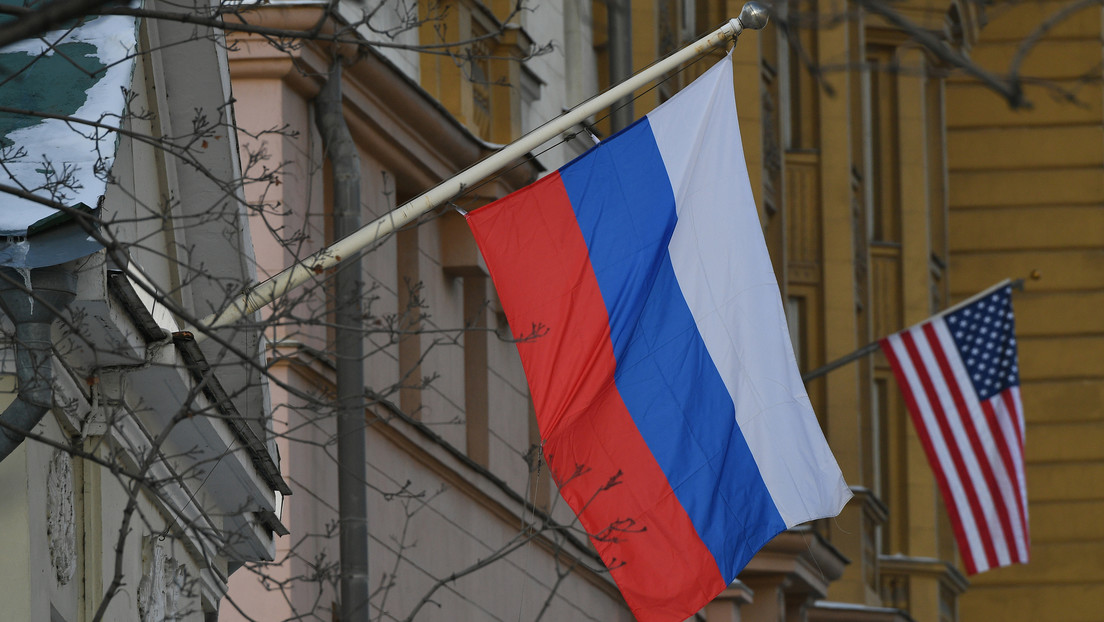 La Embajada de EE.UU. en Moscú aconseja a sus ciudadanos que consideren la opción de salir de Rusia "de inmediato"