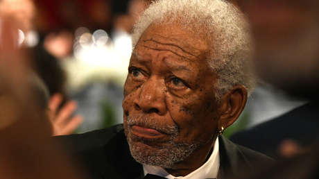 "Elimine sus papilomas cutáneos": Critican a un hospital indio por colocar la foto de Morgan Freeman en un afiche publicitario