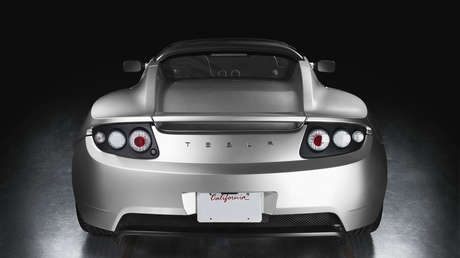 "Una increíble máquina voladora con el 'paquete' de SpaceX": diseñador jefe de Tesla revela detalles del futuro superdeportivo eléctrico Roadster