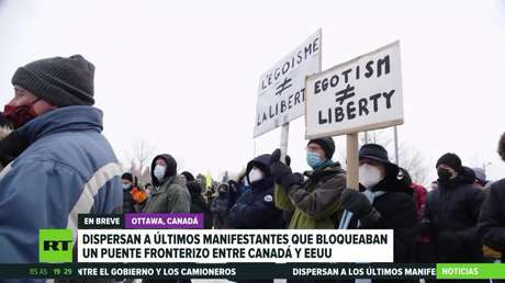 Las fuerzas del orden dispersan a los últimos manifestantes que bloquearon el puente en la frontera entre EE.UU. y Canadá
