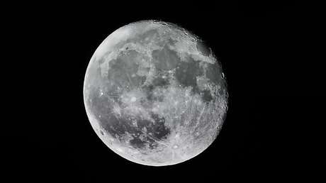 FOTO: Un róver chino encuentra glóbulos de vidrio en la cara oculta de la Luna