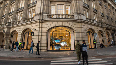 Un hombre toma a un rehén a punta de pistola en una tienda de Apple en Ámsterdam