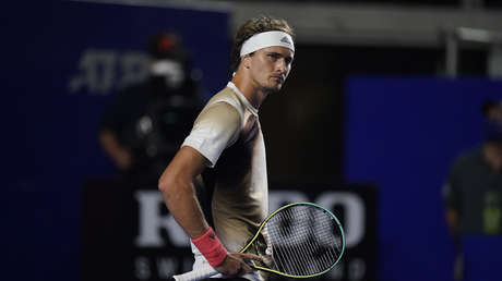 El alemán Alexander Zverev pide disculpas tras atacar a raquetazos la silla del arbitro y ser expulsado del Abierto Mexicano de Tenis (VIDEO)