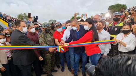 Venezuela anuncia la reapertura del paso fronterizo con Brasil