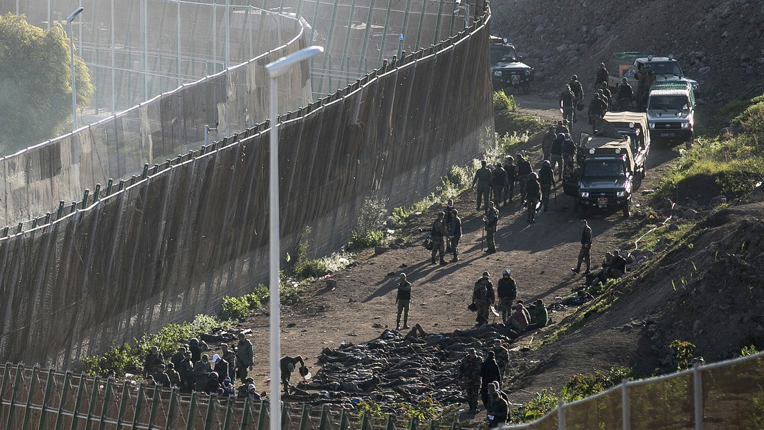 Las desoladores imágenes de los dos intentos de entrada de migrantes a España saltando la valla que separa Melilla de Marruecos