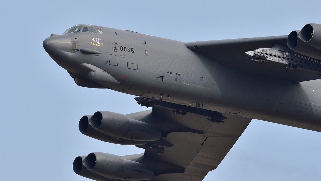 Bombarderos estratégicos estadounidenses B-52H Stratofortress sobrevuelan el centro y el sureste de Europa