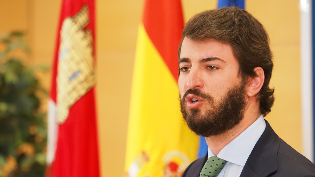 La extrema derecha entra por primera vez en un Gobierno regional en España tras el pacto entre PP y Vox