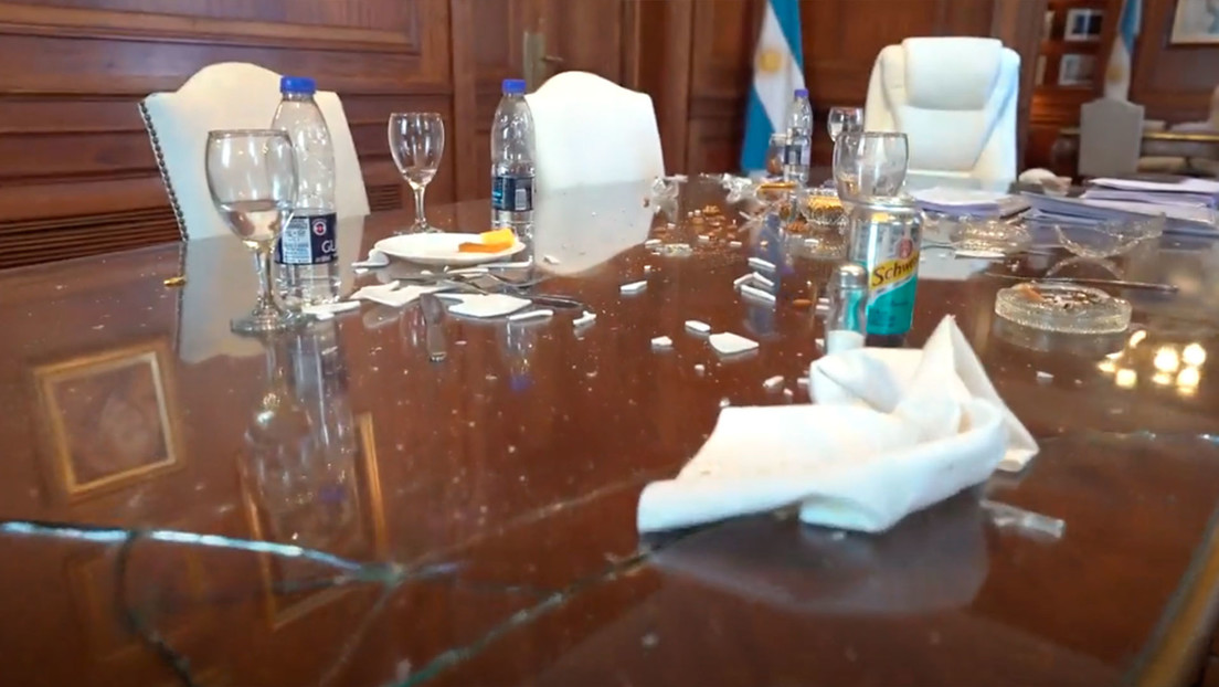 VIDEO: Cristina Kirchner muestra los destrozos en su oficina del Congreso tras las protestas contra el FMI en Argentina