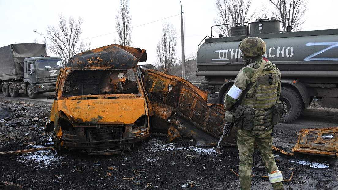 Un convoy militar ruso en una carretera cerca de Jersón, Ucrania, 11 de marzo de 2022.