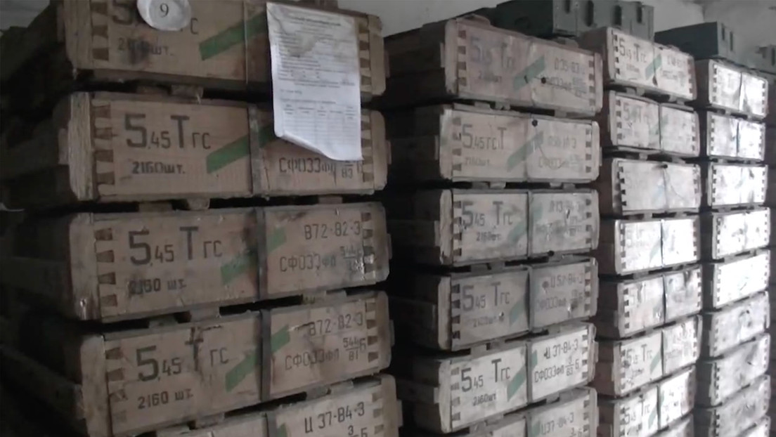 VIDEO: Las tropas rusas arrebatan miles de cajas con municiones a las fuerzas nacionalistas en el sur de Ucrania