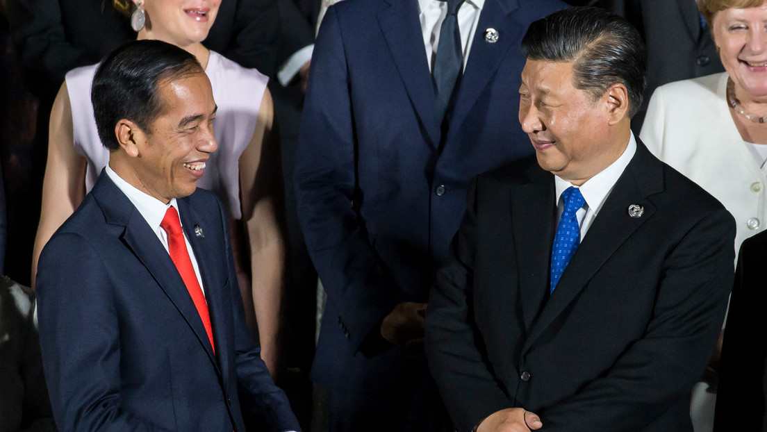Los presidentes de China e Indonesia llaman a controlar el impacto negativo de las sanciones contra Rusia en la economía global