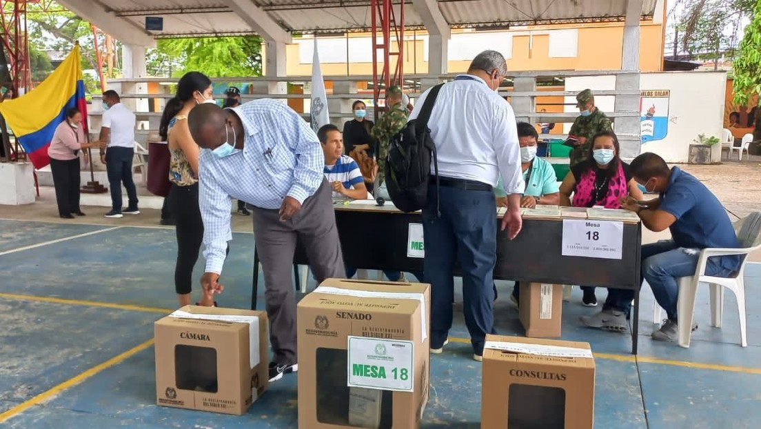 Conteo de votos en Colombia entre denuncias de supuesto fraude e irregularidades
