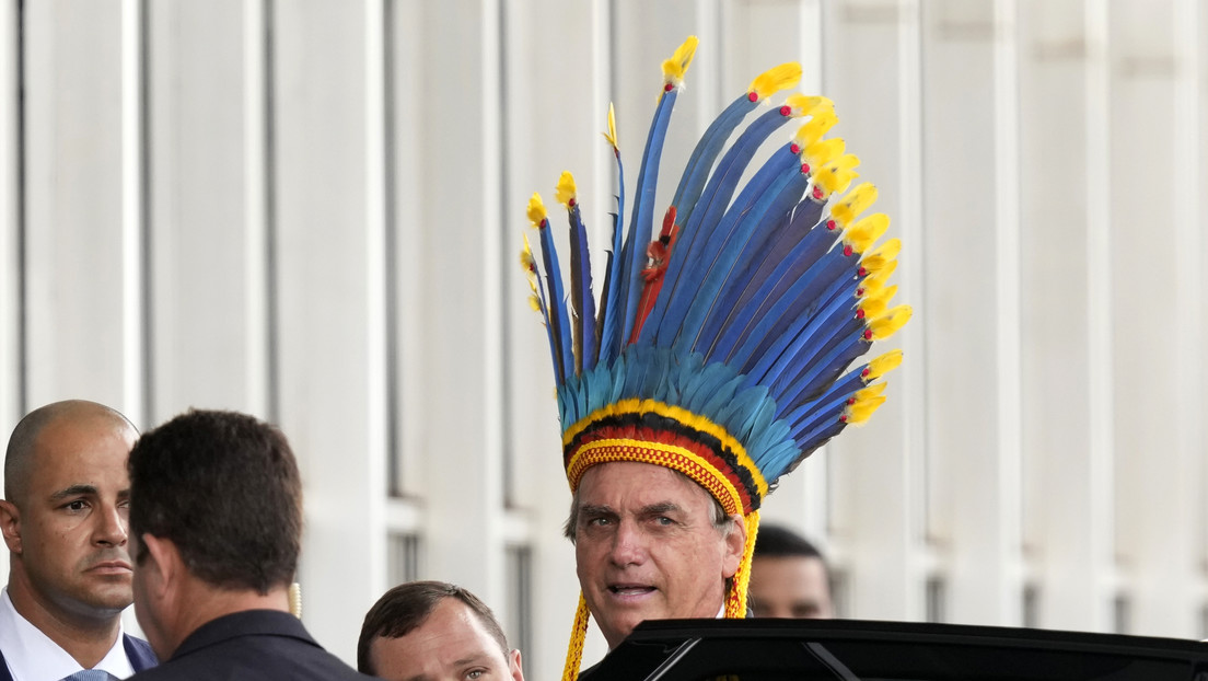 Bolsonaro recibe la medalla  al "mérito indigenista" a pesar de las fuertes críticas