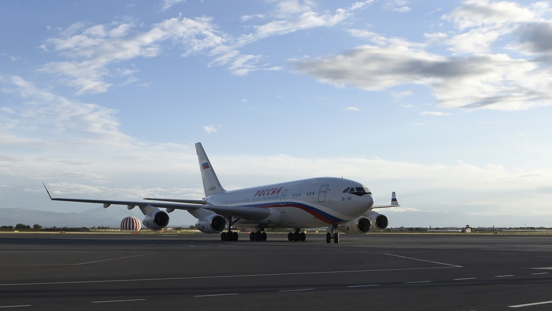 Rusia se plantea reanudar la producción en serie de sus propios aviones de pasajeros como solución frente a las sanciones