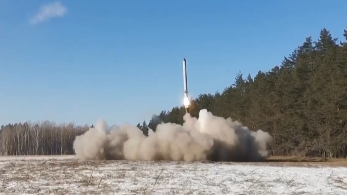 Rusia lanza misiles Iskander contra un centro de entrenamiento para "mercenarios extranjeros" en Ucrania (VIDEO)