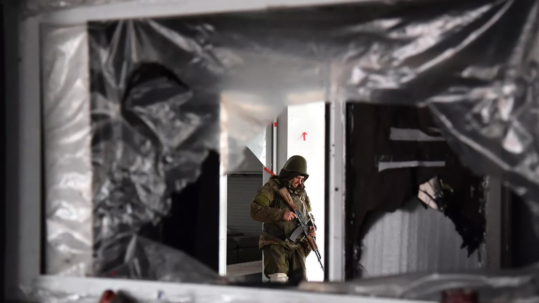 Militares ucranianos intentan salir a diario de Mariúpol disfrazados de civiles para "escapar a toda costa"