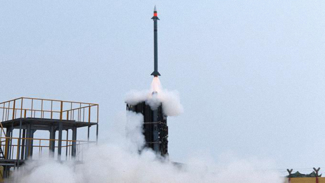 La India prueba un misil de defensa aérea que destruye un objetivo "en un impacto directo"