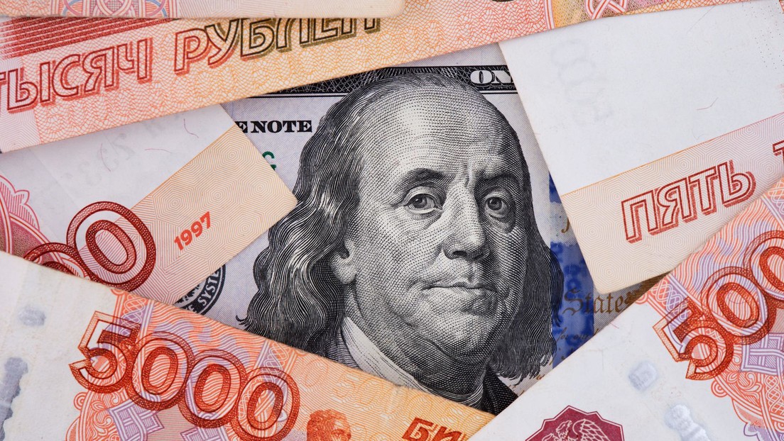 La divisa rusa se fortalece frente al dólar, que cotiza por debajo de 90 rublos en la bolsa de Moscú