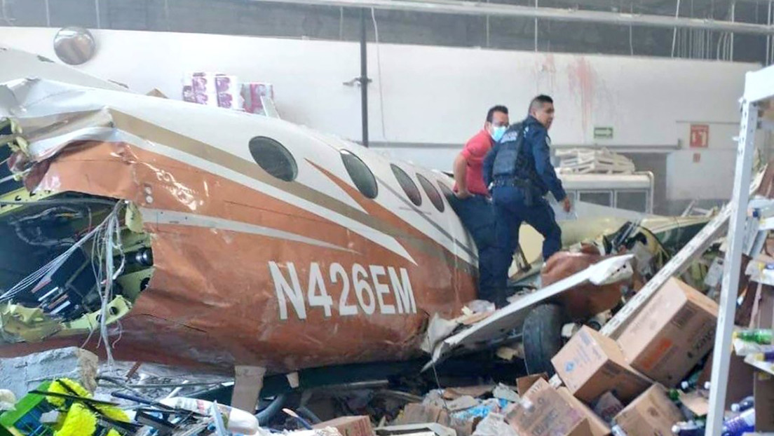 Al menos tres fallecidos deja el accidente de una aeronave que se estrelló contra un supermercado en el estado mexicano de Morelos