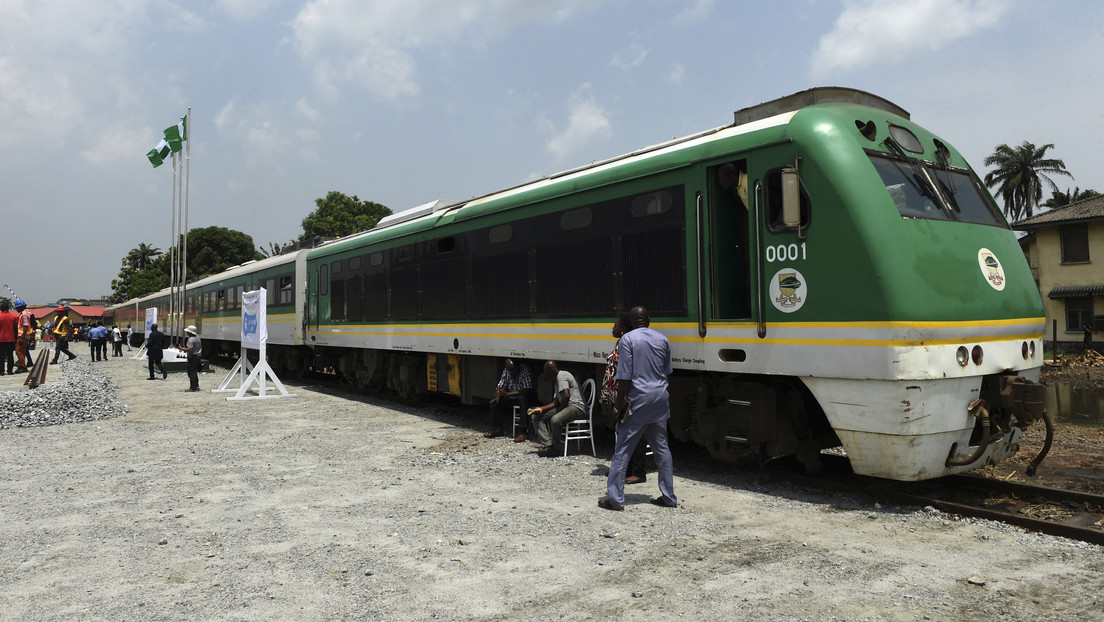 Un grupo armado de presuntos terroristas ataca un tren con casi 1.000 personas a bordo en Nigeria