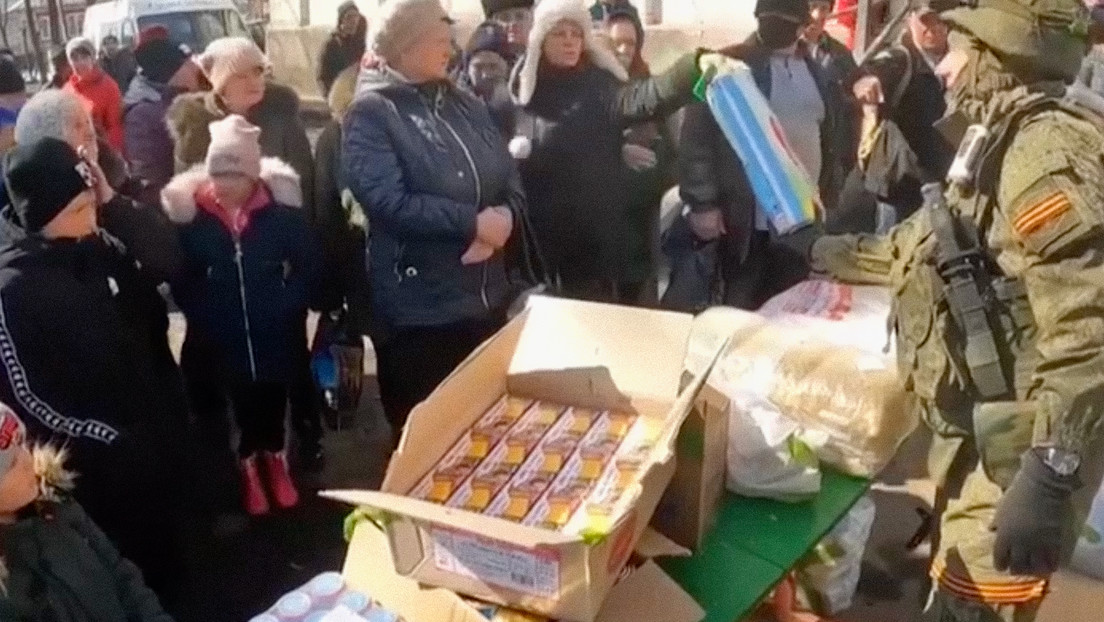 VIDEO: Militares rusos entregan más de 20 toneladas de ayuda humanitaria a los residentes de las provincias ucranianas de Járkov y Sumy