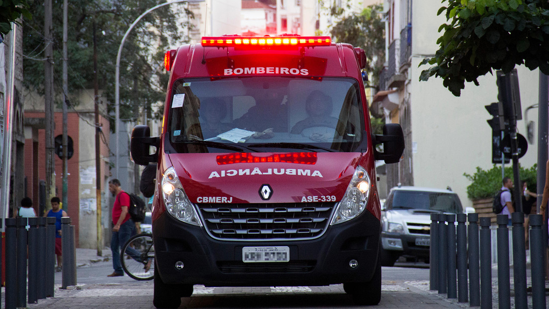 Mueren 11 personas y 20 resultan heridas tras caerse por un precipicio un autobús en el sur de Brasil
