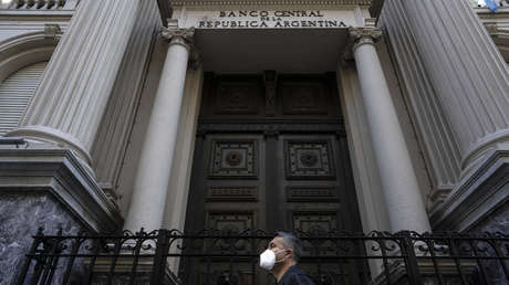Argentina elimina las restricciones para las operaciones de dólares financieros