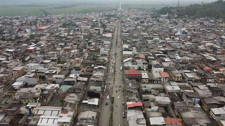 Hallan el cuerpo de otro hombre decapitado colgado de un puente peatonal en Ecuador
