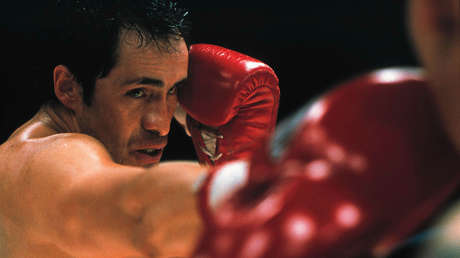 Condenan a dos años de prisión al exboxeador español Poli Díaz por maltratar y lesionar a su expareja