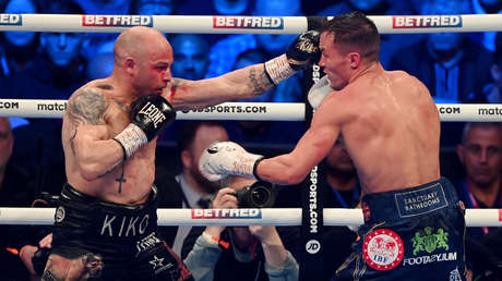 Josh Warrington, nuevo rey del peso pluma tras someter a un huracán de golpes a Kiko Martínez en pelea marcada por cabezazos, sangre y mandíbula rota