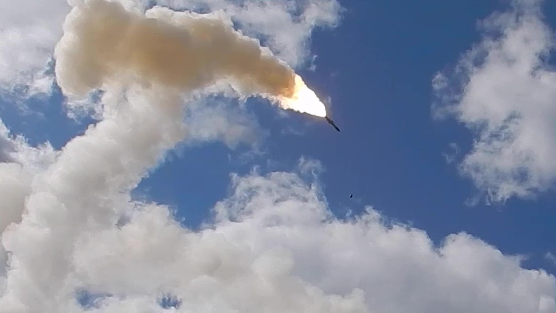 Rusia destruye con misiles de alta precisión una refinería petrolera y 3 depósitos de combustible en el sur de Ucrania