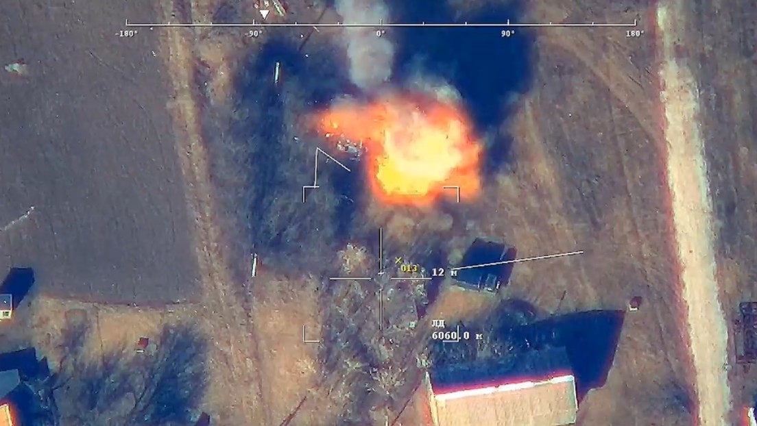 VIDEO: Ministerio de Defensa ruso muestra la destrucción de un vehículo con municiones de militares ucranianos