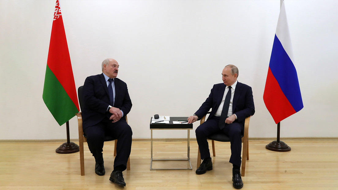 Putin y Lukashenko abordan la creación de "un espacio de defensa común"
