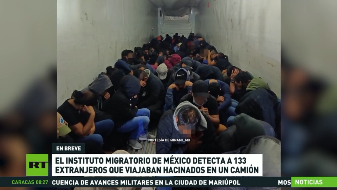 Las autoridades de México descubren a 133 migrantes hacinados en un camión