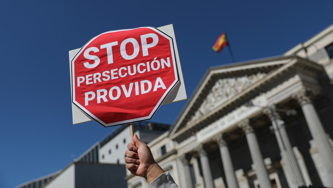 Entra en vigor la ley española que castiga el acoso a mujeres que acuden a clínicas de interrupción del embarazo
