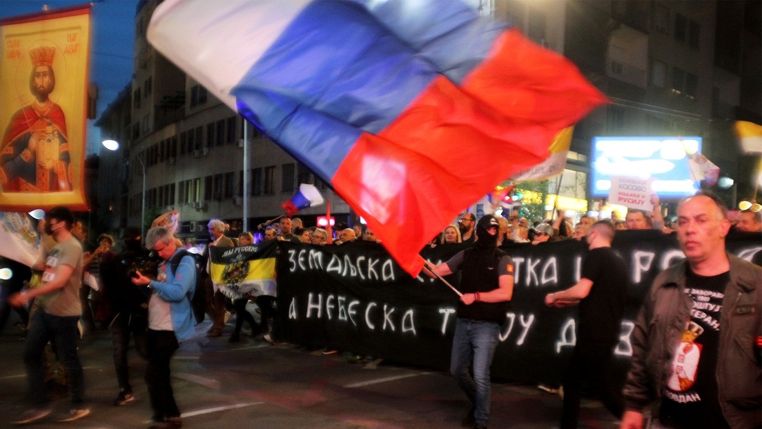 VIDEO, FOTOS: Cientos de serbios protestan contra la votación de Belgrado contra Rusia en la ONU